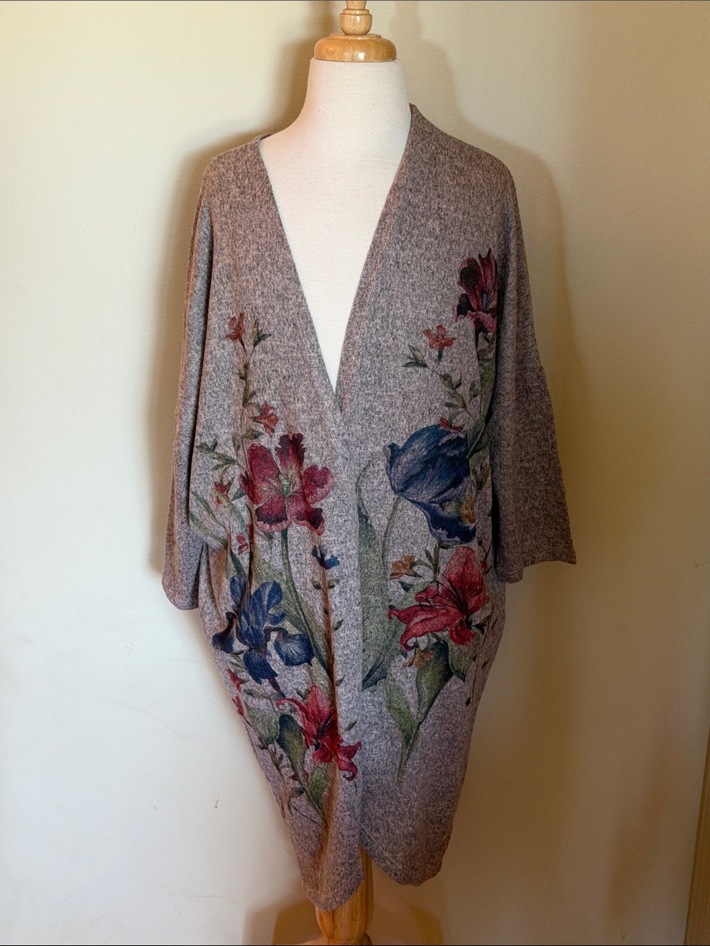 EUC~Women’s Small Live In The Moment Gray Floral Lightweight Open Front Cardigan